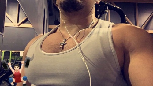 andexz:#ChestDay !  IG - ANDEXZ  SNAPCHAT - ANDEXZFIT