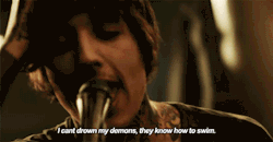 Feuntes:  Bring Me The Horizon - Can You Feel My Heart 