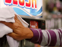 tremblelittlelioncas:  Cas + hands // 9.06 