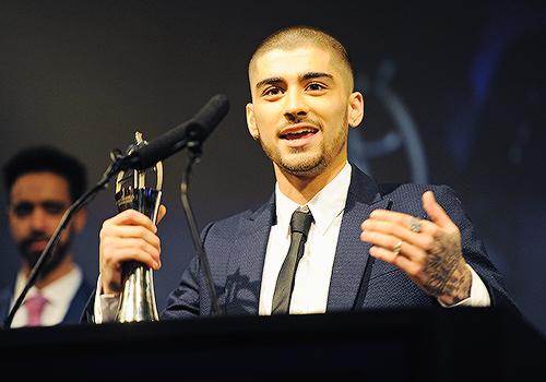 harrystylesdaily: Zayn accepts his award at the Asian Awards 2015.