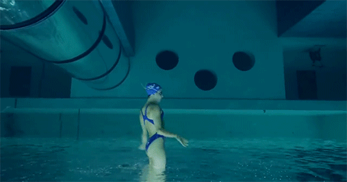 somekindamermaid:digg:So…..watching synchronized swimming from underwater is absolutely ridiculousho