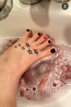 lovethosefeet:  Follow brandibelle05 for more! And look her up on MFC or Chaturbate sometime.