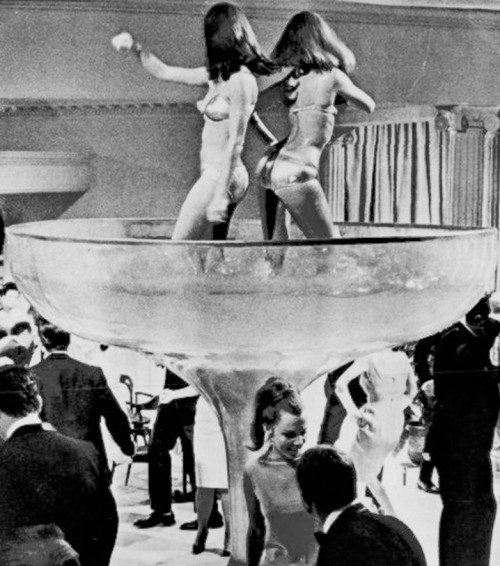 aloneandforsakenbyfateandbyman: Roseann Williams and Tara Glynn dance in a cocktail glass tub on the