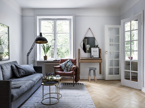 gravityhome:Small Scandinavian apartmentFollow Gravity Home: Blog - Instagram - Pinterest - Bloglovi