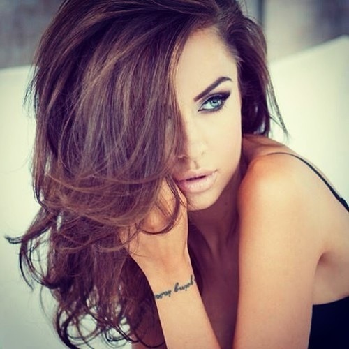 operation-hourglass:  I love dark hair & light eyes 💕