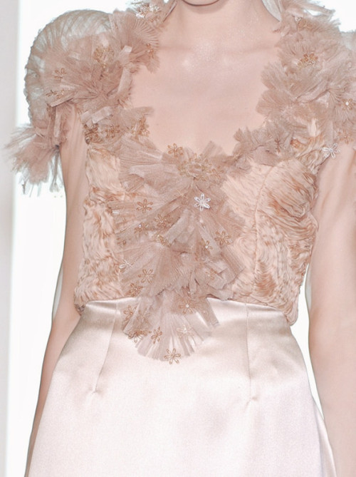 wink-smile-pout:Valentino Haute Couture Fall 2008 Details 