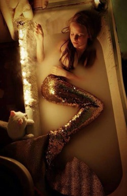 sotightandshiny:  myanonymouslair:  Urban mermaid  I caught her and brought her home from the ocean, so I’ll never have to be without her Syren’s song.