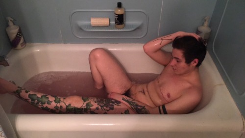 zektheterrible: goat-gardener: hedgehog-horticulturist: ✨I love baths✨ I loved the rose colored wate