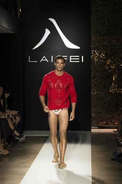 Grabyourankles:  Model Walks For Laifei Spring/Summer 2015
