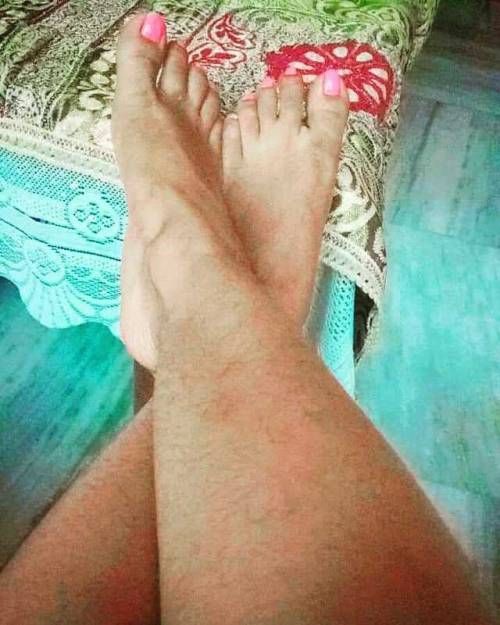 #model @iamanita098 #feet #foot #legs #pink #pinknails #pinknailpolish #pinktoes #longnails #beautif