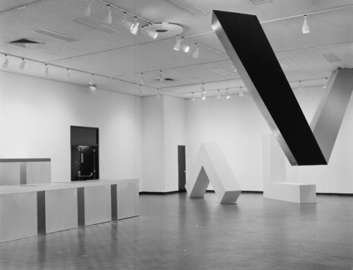 RIP American Minimalist sculptor Robert Morris, who has died at the age of 87. His work was first pr