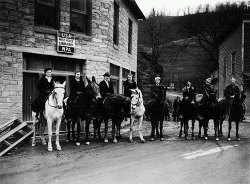 thedigitallibrarian:  longshankstumblarian:  Women  in the Appalachian mountains on horseback delivering books and reading  to those who could not as a feature of the Works Progress Administration  (WPA) of the 1930’s.  Established in 1935, the Pack