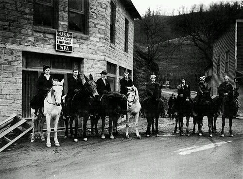 everstriving:thedigitallibrarian:longshankstumblarian:Women in the Appalachian mountains on horsebac