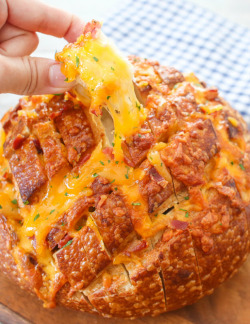 do-not-touch-my-food:  Bacon Cheddar Pull Apart Bread