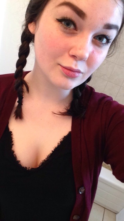 lilspirit:  actual baby girl  how do you do your eyeliner so well tEAcH ME 