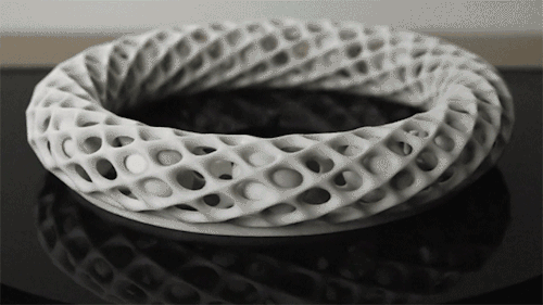 sixpenceee:As artist John Edmark’s sculptures wiggle, wobble, and twist before your eyes like some alien creature, it’s hard to believe that what you’re seeing is a real physical object—but we assure you it is, with a bit of trick photography
