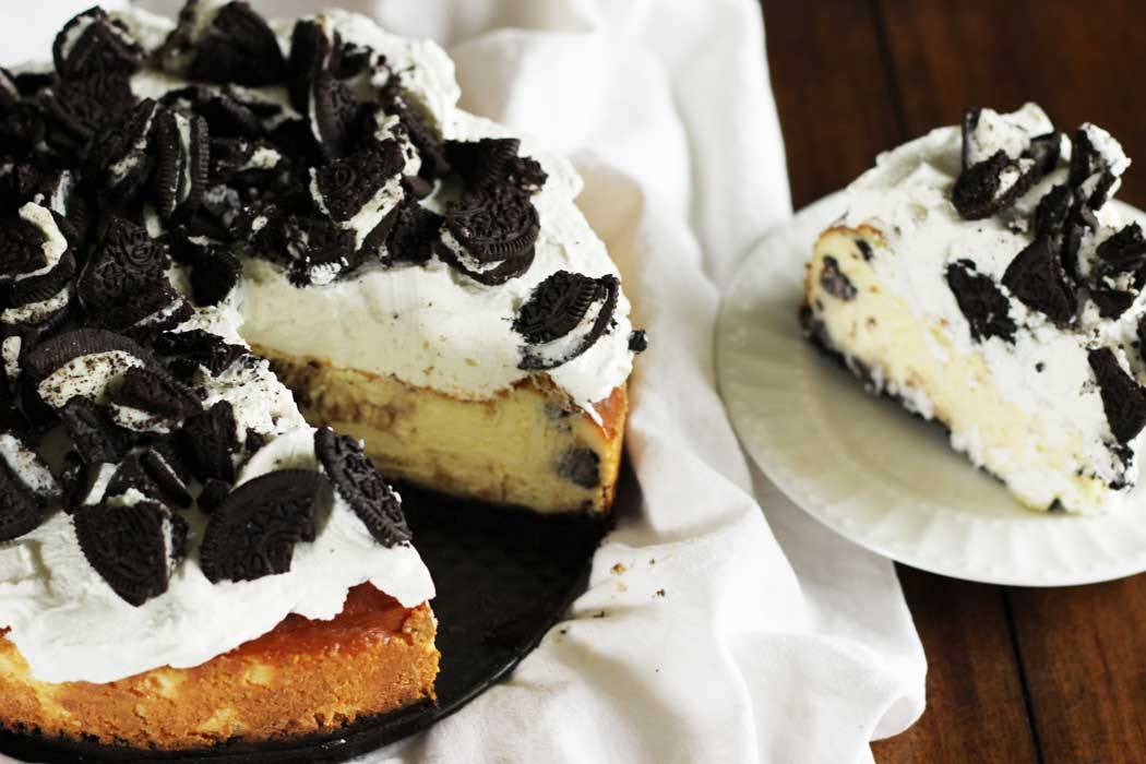 fullcravings:  Cookies and Cream Cheesecake