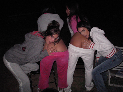 mooning-girls: Mooning