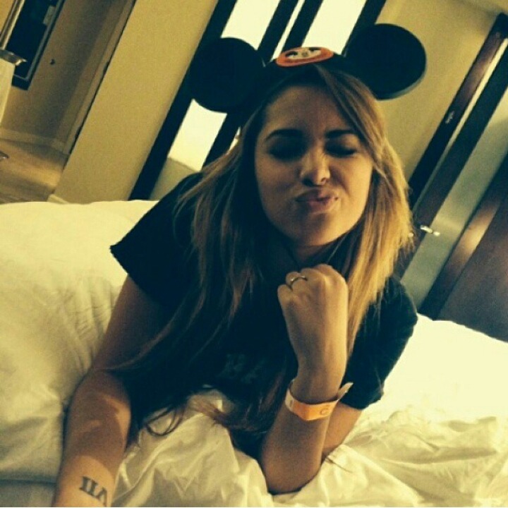 mizzjasminevillegasnewz:  Happy place ♥