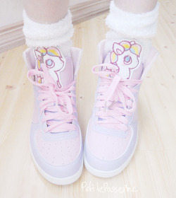 petitepasserine:  got these fantastic sneakers