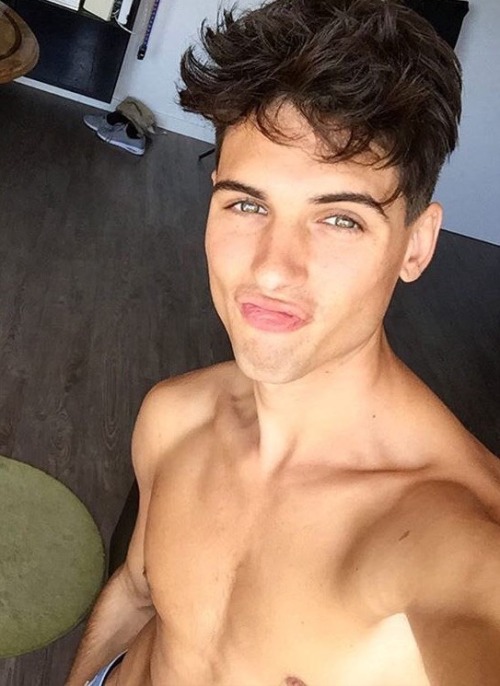 kings-boys: Follow @britishguuy Follow me on Snapchat: pgoes