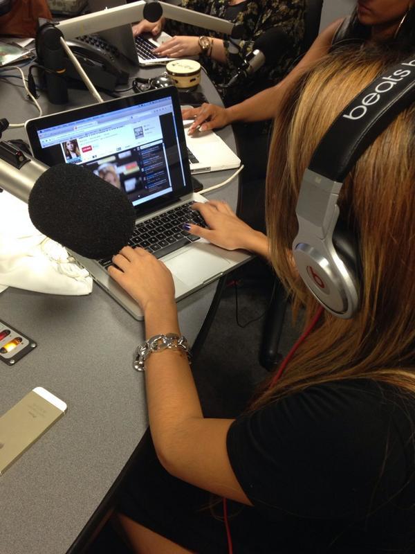 villegas-news:  Power106LA: . @JASMINEVILLEGAS answering your live stream ?s #LIFTOFF106