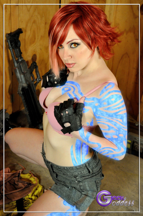 ikearstin:  cosplayfanatics:  Borderlands Cosplay By Kearstin Photo By MyGeekGoddess Follow cosplayfanatics.tumblr.com for more cosplay  Thank you for posting my @mygeekgoddess #lilith #cosplay! 