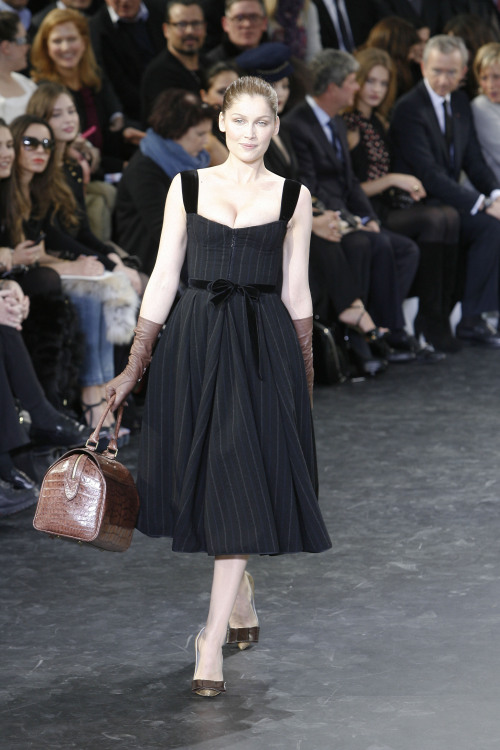 arianavscouturevault: Supermodels for Louis Vuitton Ready-To-Wear Fall/Winter 2010:1. Laetitia Casta