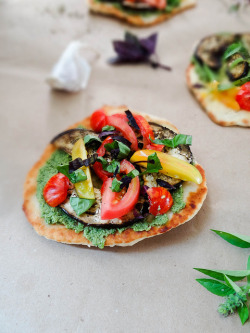 emigetsfit:  naan flatbreads 