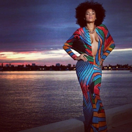 thenaturaltransition:If you know her, please “@” her #naturalhair #teamnatural #curls #coils  #natural #love #beautiful #blackhair #afro #fro #curlyhair #locs #womenwithlocs #starterlocs #bc #twa #menwithlocs #kinkyhair #bc #bigchop #inspire