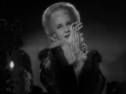 Count Axel von Fersen (Tyrone Power) takes leave of Marie Antoinette (Norma Shearer), the woman he l