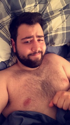 ineptbox:  Bed too cozy. Don’t wanna leave.
