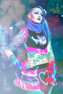 laura-aurora:  Photo - RavenBlakh Photography Outfit - Kiss Me Kill Me Model/makeup - Laura Aurora  O.O that top!