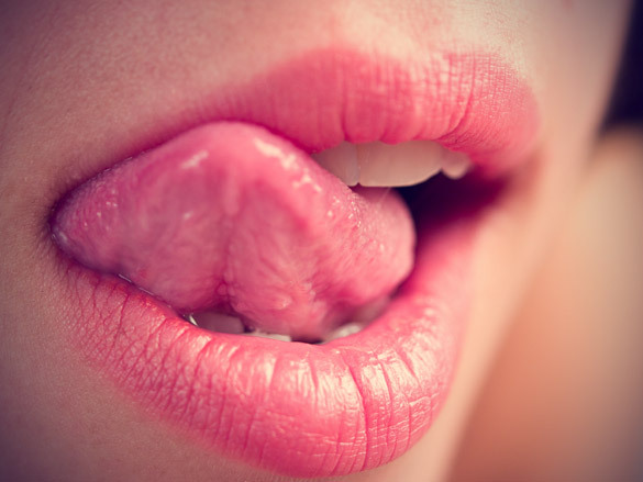 hazeleyes2012:  mymmm: Come hither sweet prince Lose thyself in my lips