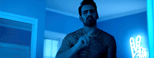 curtishoyle:Nyle DiMarco in 7 Rings (ASL Version).