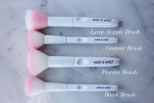 lumipang:  Wet ‘n Wild makeup brushes, photos by thestyleandbeautydoctor   these r so cute !!