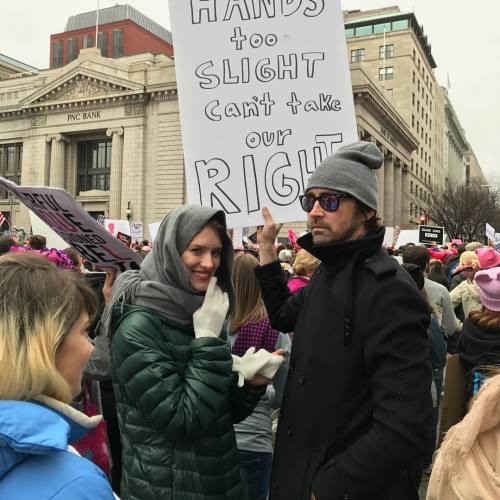 mackenziedavisfan:Mackenzie Davis and Lee Pace attended the Women’s March on Washington today, Janua