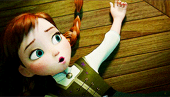 keybladesoras:  Anna and Elsa growing up. 