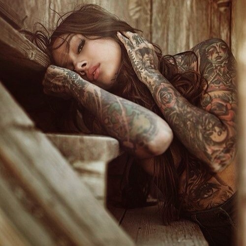 tattoovisualart:  tattoo chica con todo el cuerpo cubierto de tatuajes