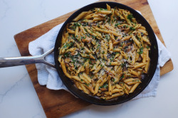 foodfuck:  one pan mushroom and white wine pasta