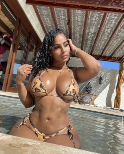 drewstersdelights:IG ayishadiaz0