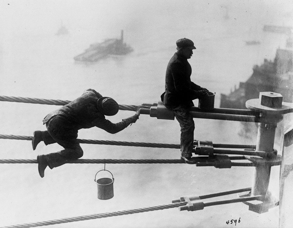 Unknown photographer. Brooklyn Bridge painters at work high above the city. Brooklyn Bridge, NYC. Dec. 3, 1915.