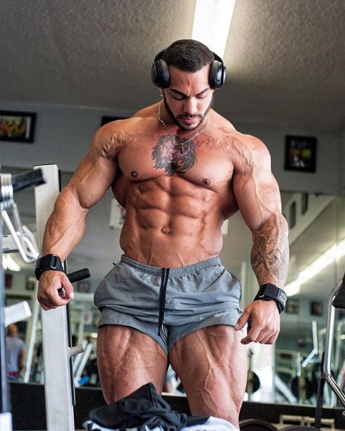 whitepapermuscle:Tristen Escolastico