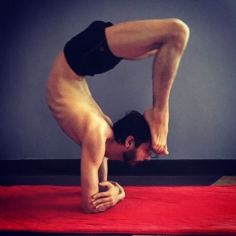 weareyoga:  @adrian_hummell, one of our TeamWAY members getting all scorpion like on his Red Root Ch