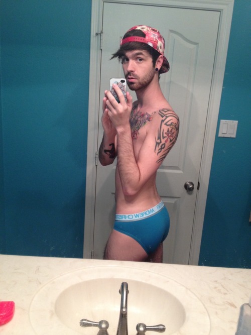 tylerdoesntknow:  I really need to work out… 