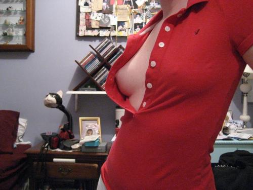 More nip slips and pussy slips pics at http://pussyslip.tumblr.com/