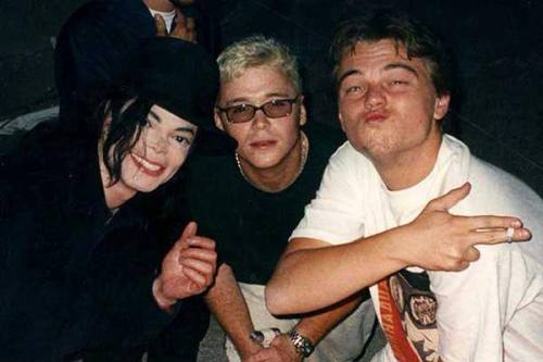 meekow:  historicalphotographsnet:  Michael Jackson, Kevin Connolly and Leonardo DiCaprio, 1998 Hist