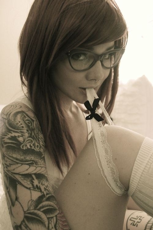 floretta-tallant:  Girl with Tattoos