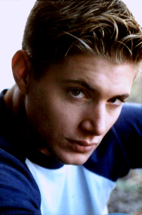 deandrivesmycar:  Adorable. Jensen Ackles circa 1998 