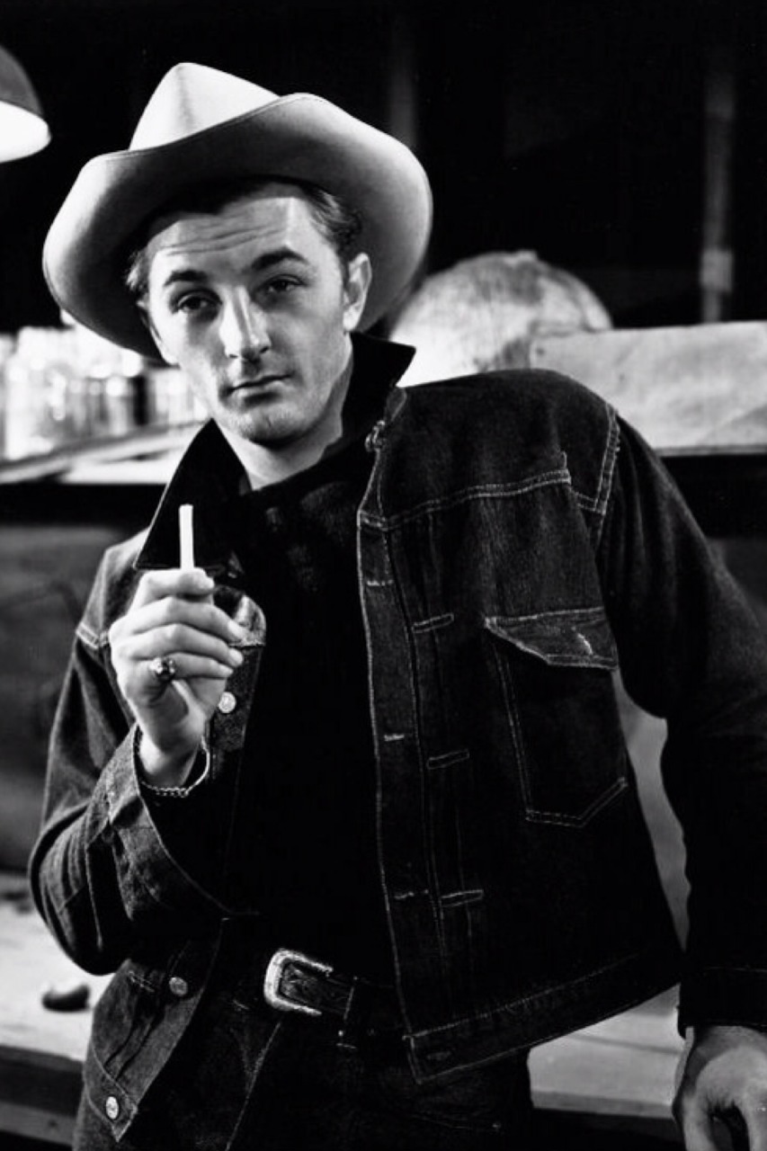 meinthefifties:  Robert Mitchum in Till the End of Time directed by Edward Dmytryk,